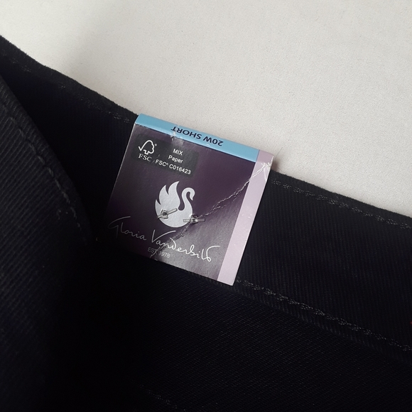 GLORIA VANDERBILT Black Amanda 20W Short Classic Rise Jeans NWT - Picture 8 of 11